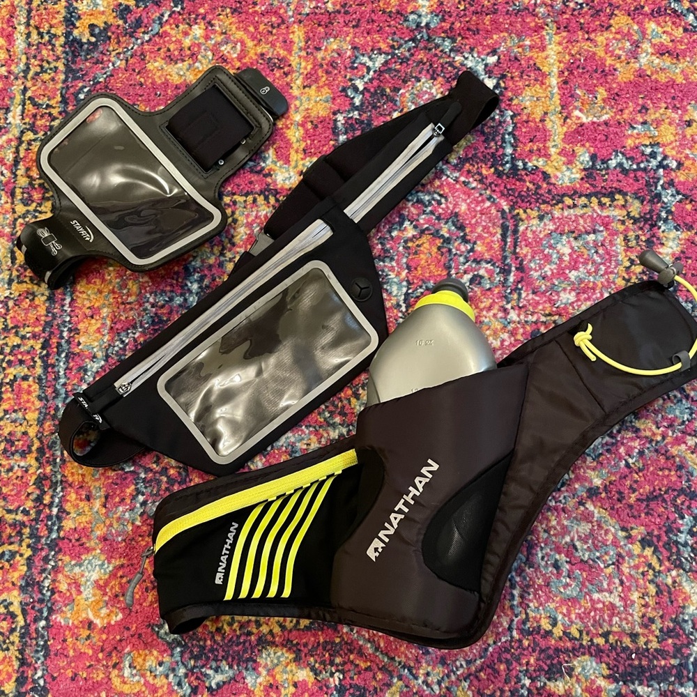 Running belt with water bottle